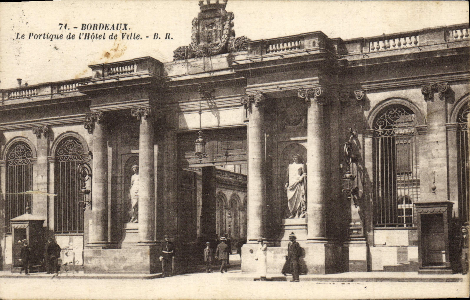 CPA Bordeaux Le Portique de L'Hotel de Ville