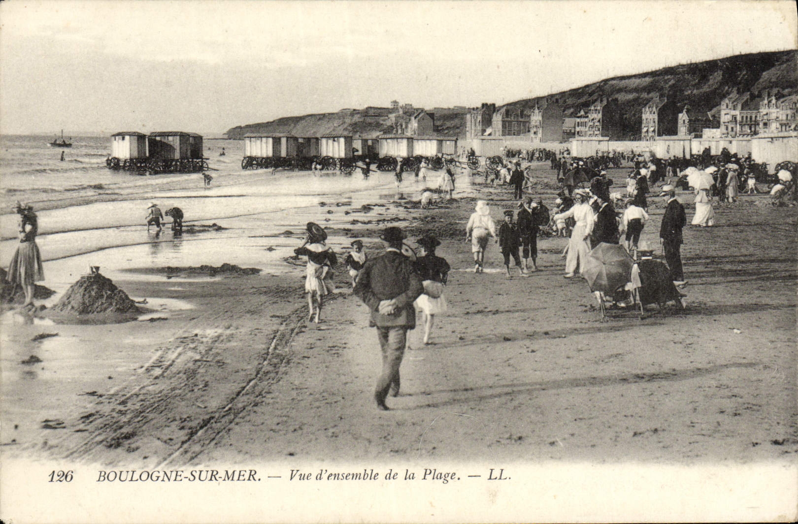 VINTAGE POSTCARD Boulogne On Overall picture Sea of the Beach