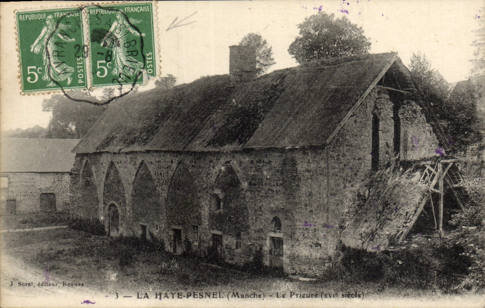CPA La Haye Pesnel Le Prieure 
