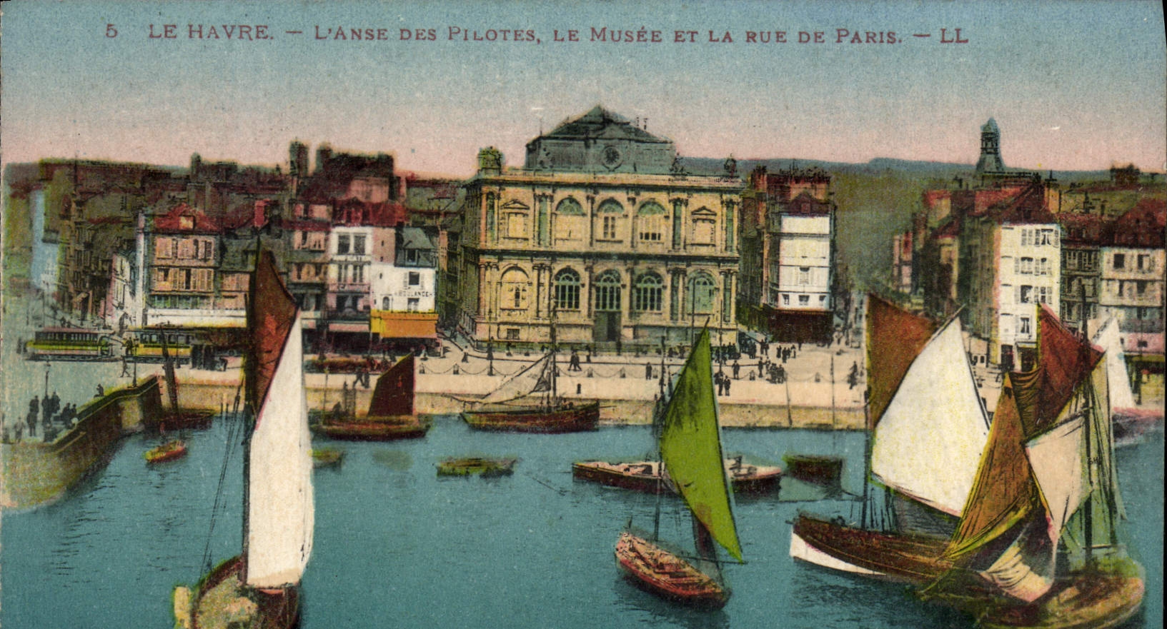 CPA Le Havre L'Anse Des Pilotes La Musee Et La Rue De Paris Bateaux