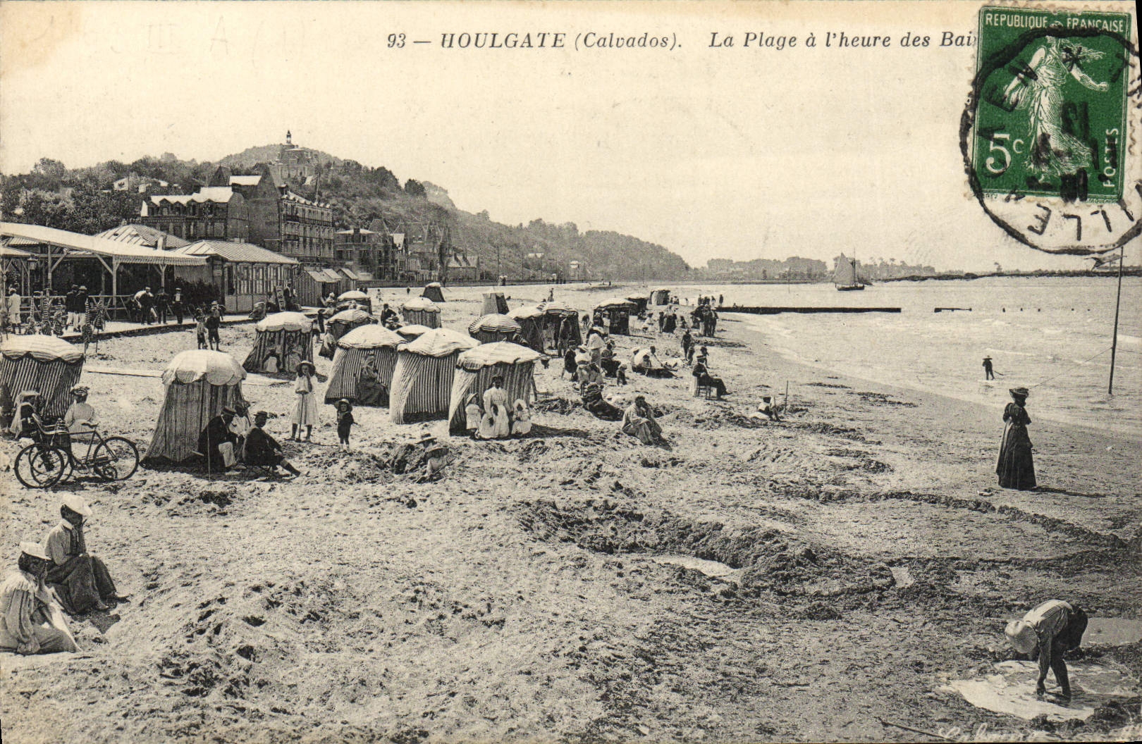 VINTAGE POSTCARD Houlgate the Beach per Hour of the Baths
