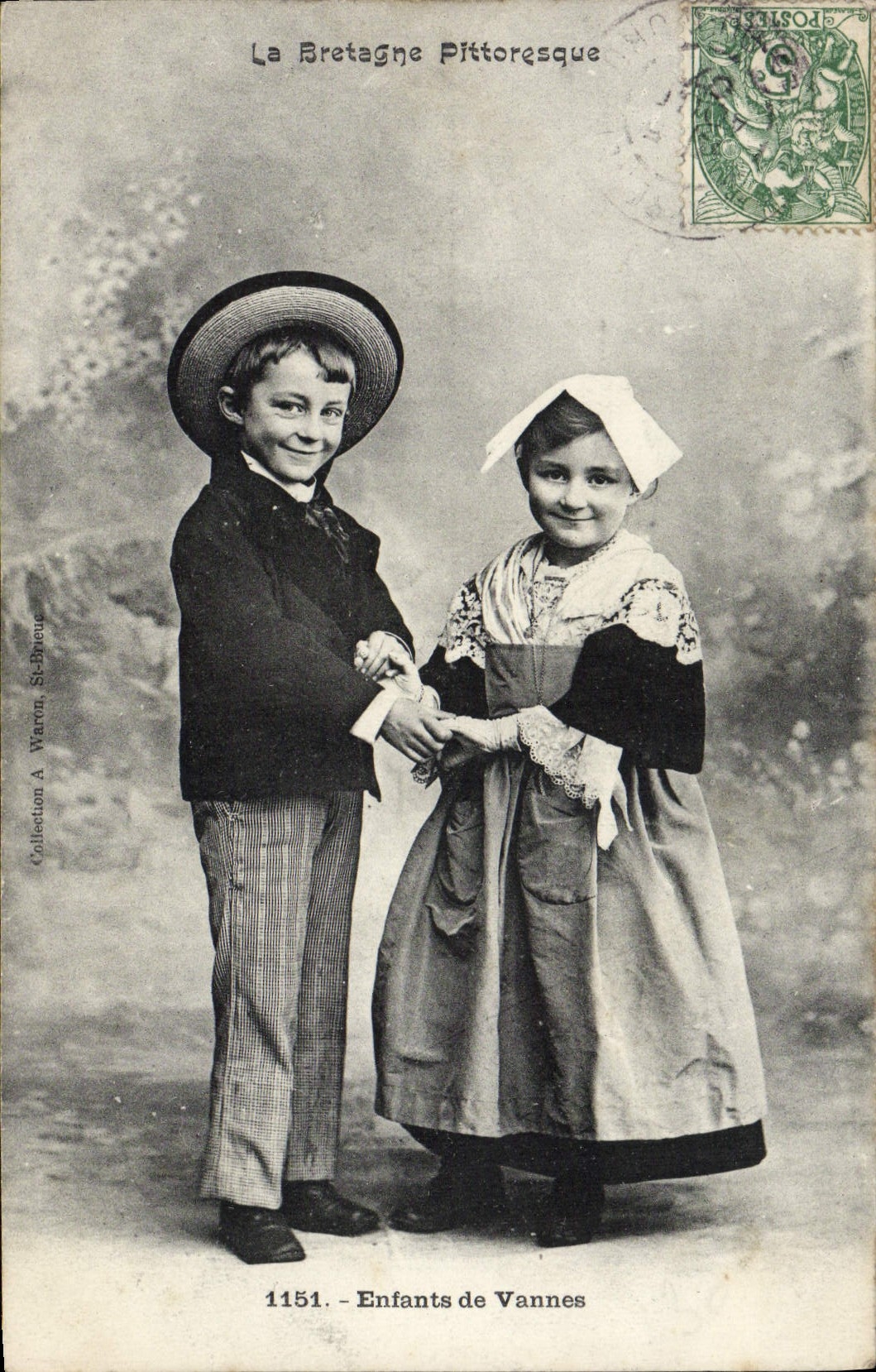 CPA La Bretagne Pittoresque Enfants de Vannes Foklore