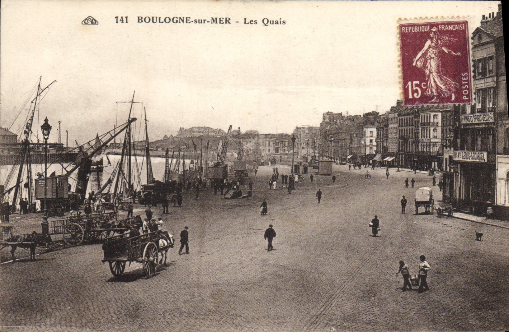 CPA Boulogne Sur Mer Les Quais