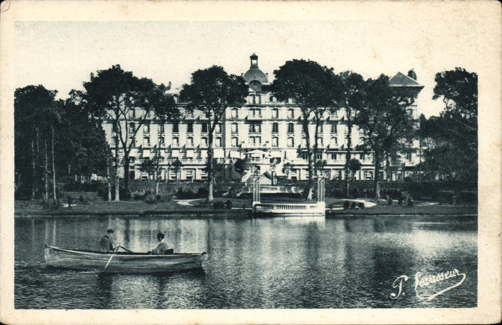 CPA Bagnoles de L'Orne Le Grand Hotel et la Lac