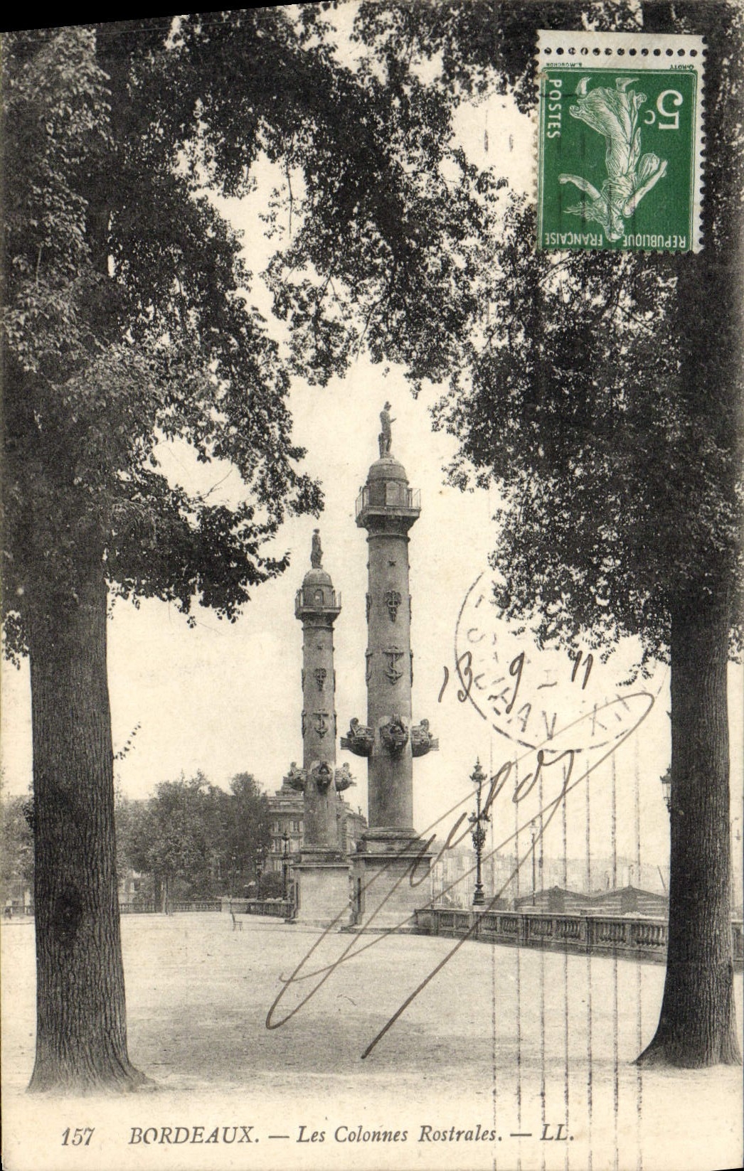 CPA Bordeaux Les Colonnes Rostrales