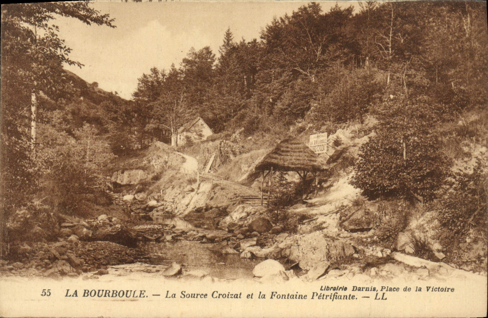 CPA La Bourboule La source Croizat et la Fontaine petrifiante