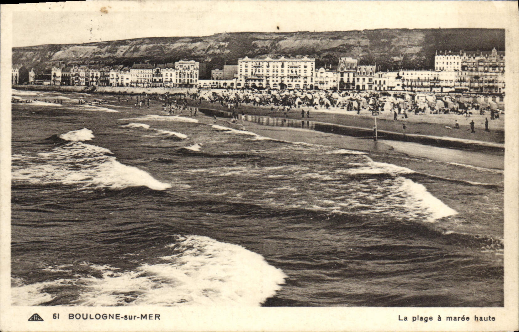 VINTAGE POSTCARD Boulogne On Mer the beach has high tide