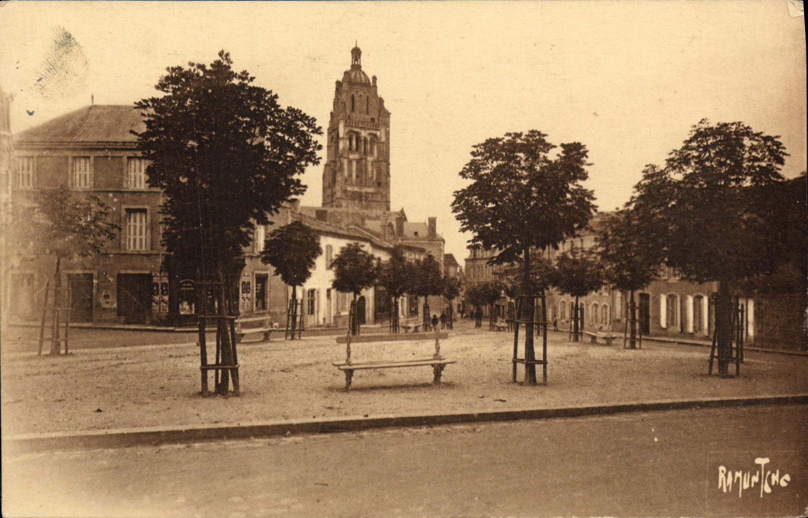 VINTAGE POSTCARD Bressuire