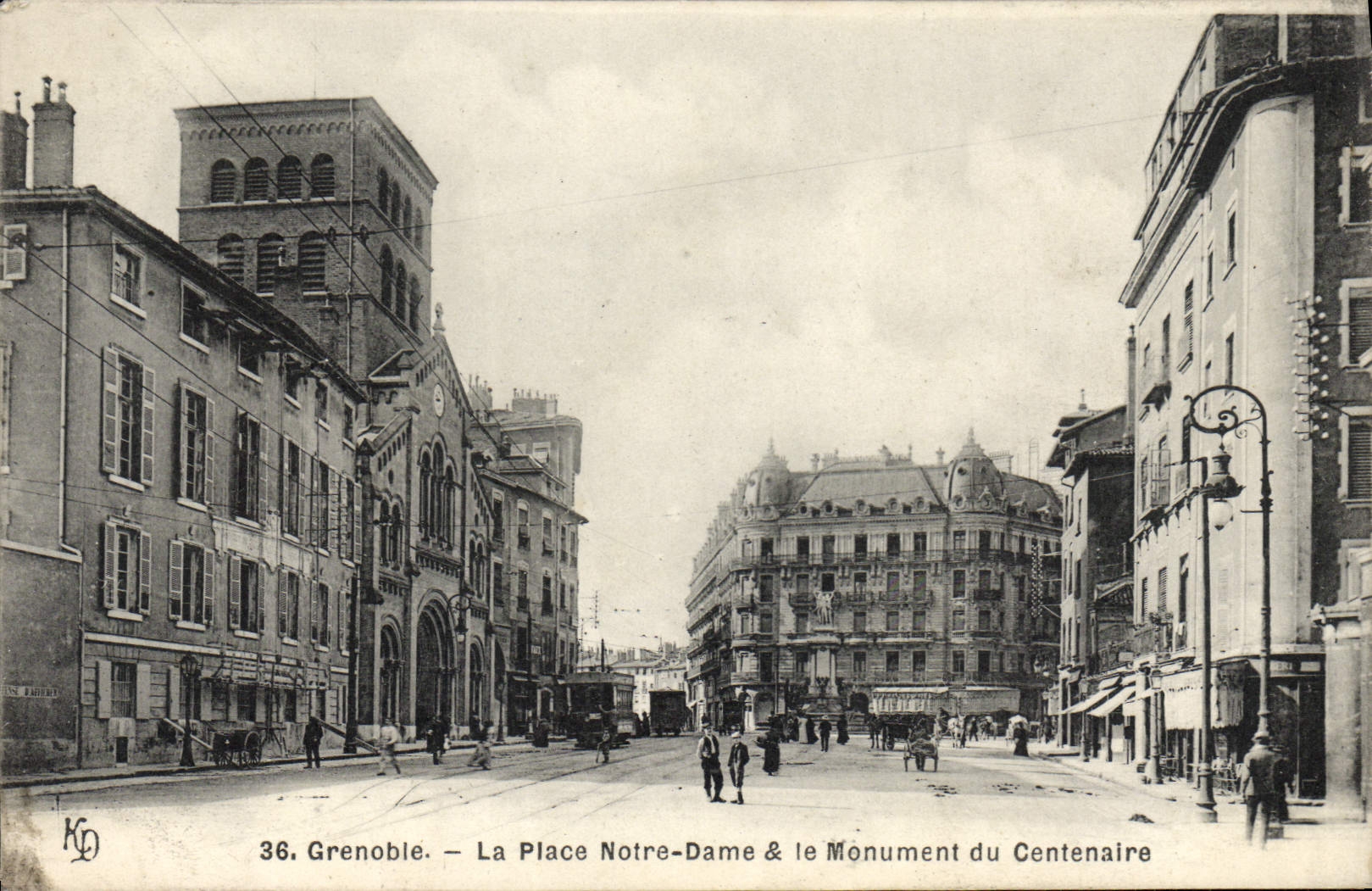 POSTAL Grenoble de la VENDIMIA el lugar de Notre Dame y el monumento del centenario