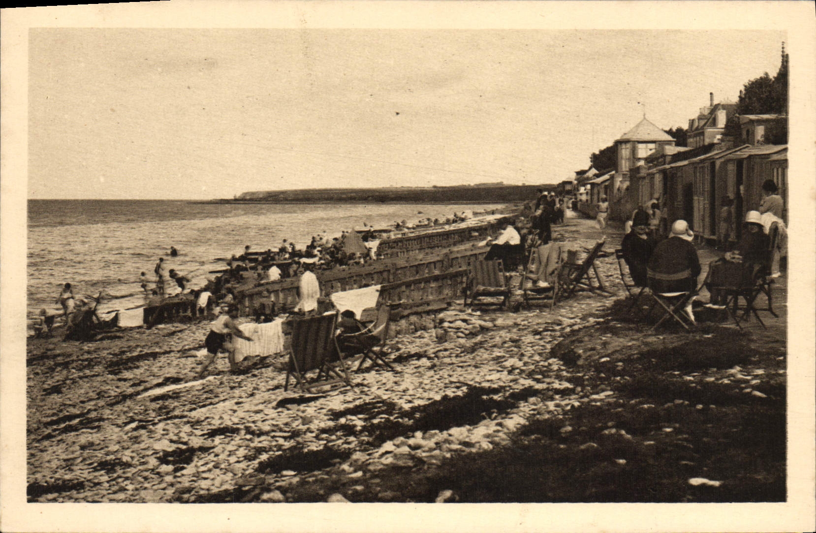 VINTAGE POSTCARD Grandcamp les Bains Dimension of the cabins