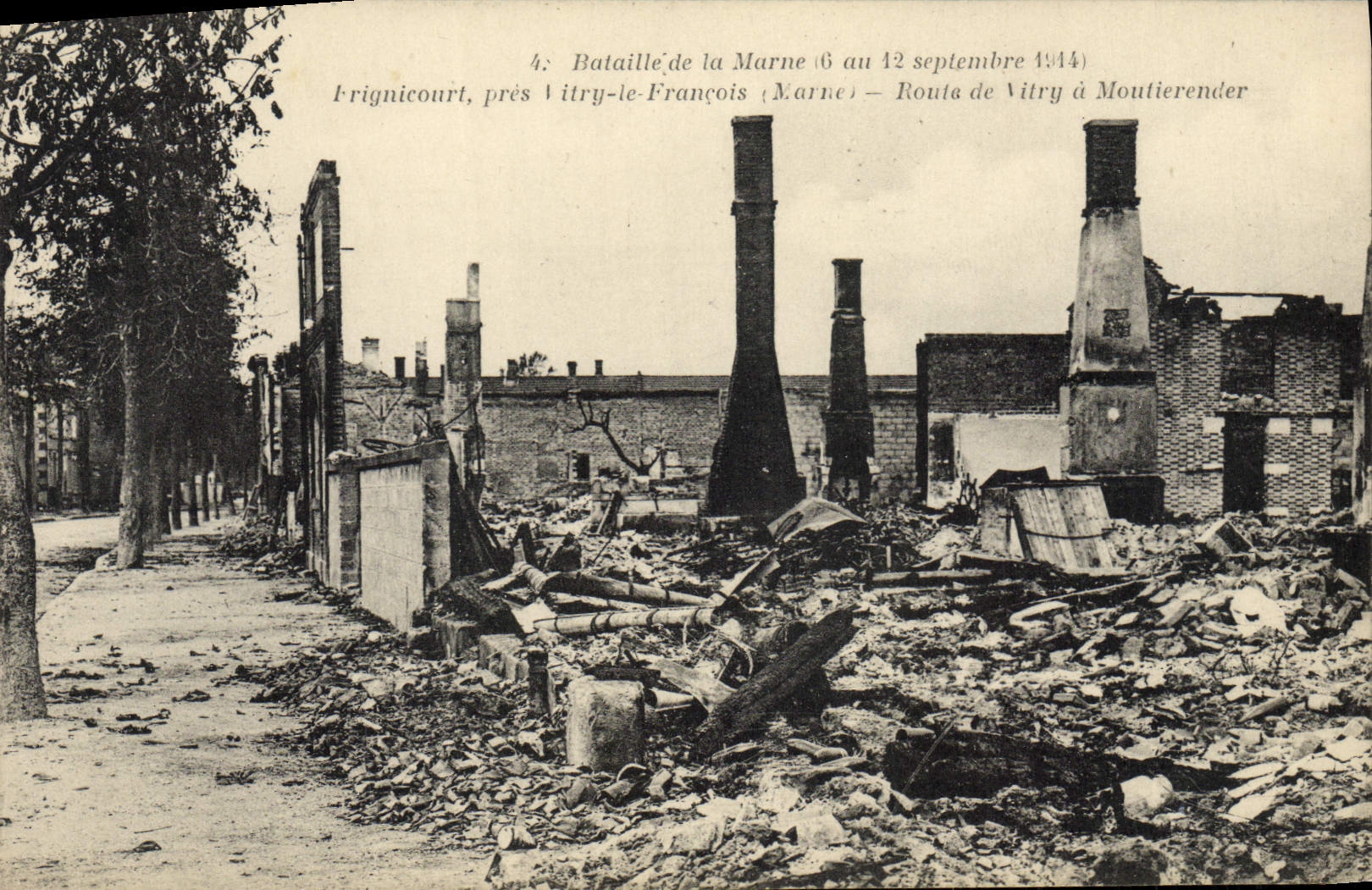 CPA Bataille de la Marne Frignicourt pres Vitry le Francois Route de Vitry a Moutierender Militaria