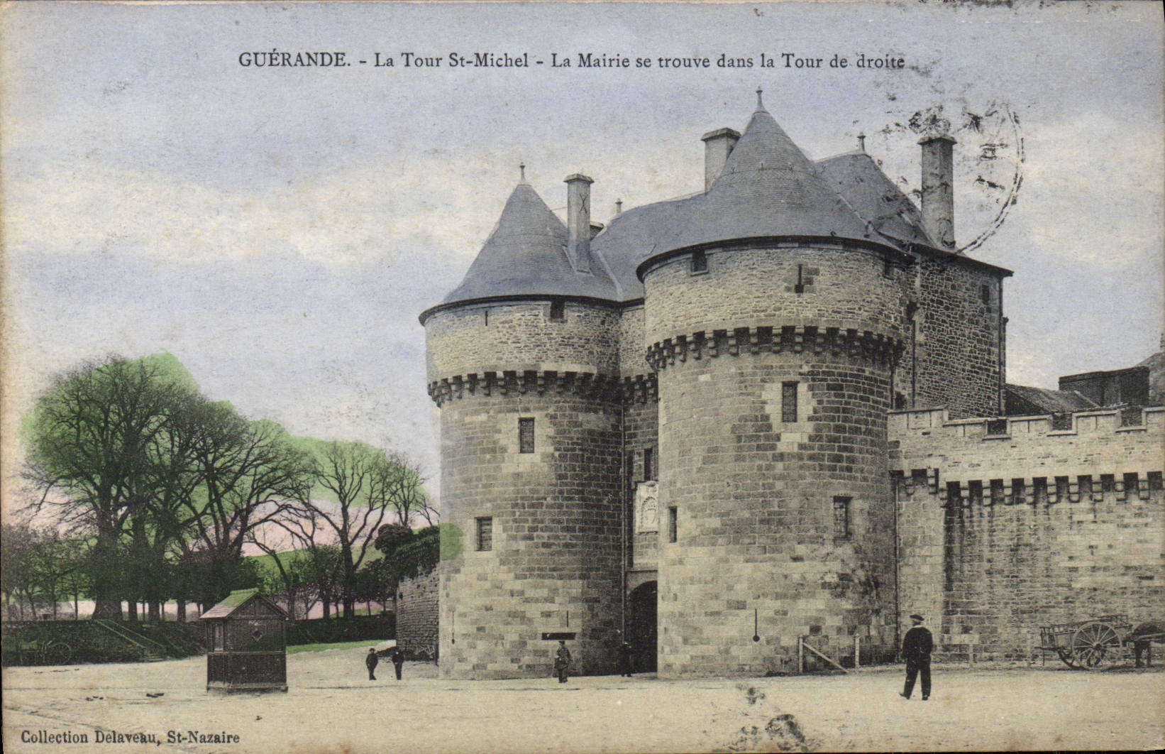 CPA Guerande La Tour St Michel La mairie se trouve dans la tour de droite