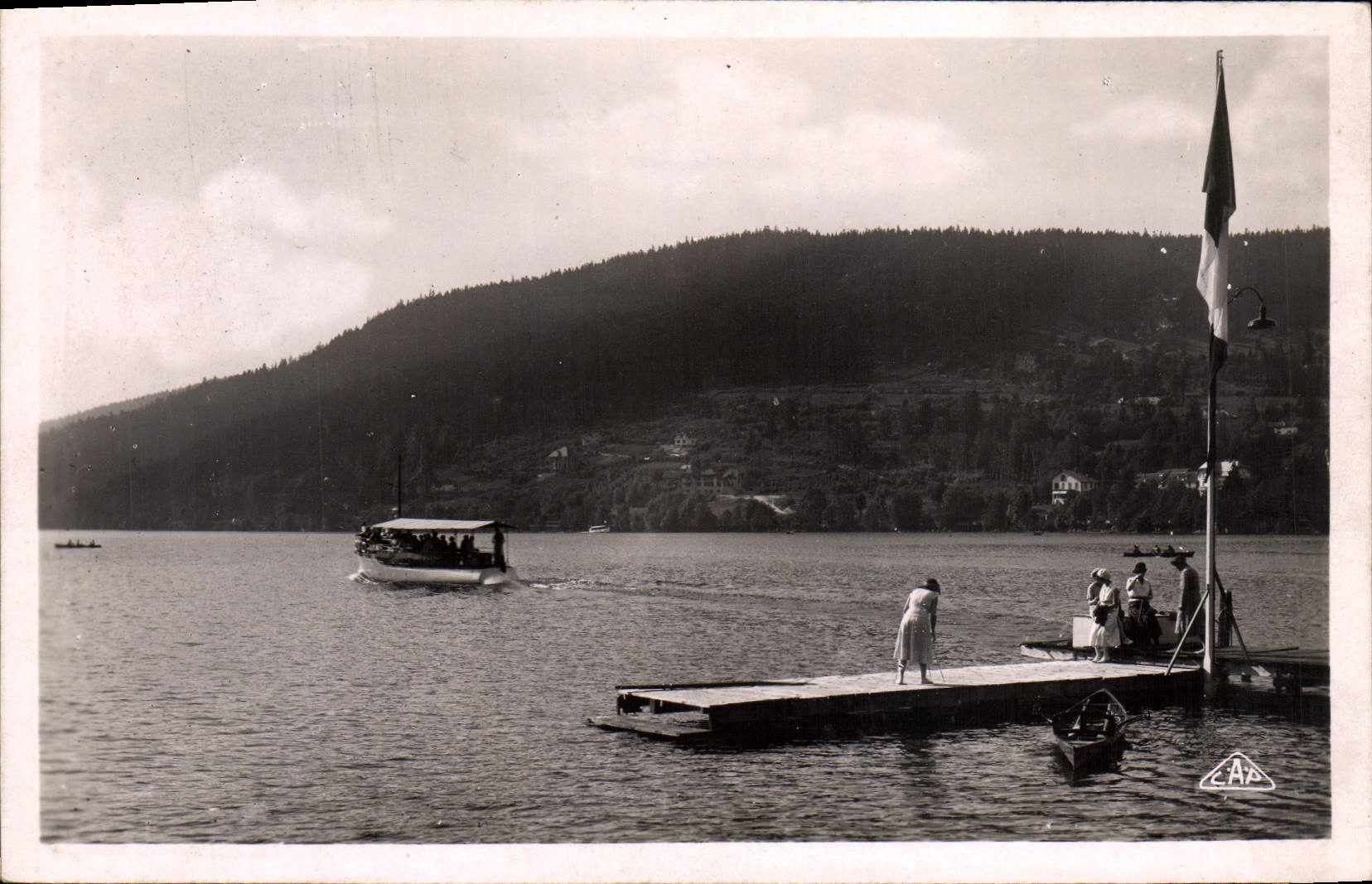 MODERN CARD Gerardmer Departure of the boat of walk