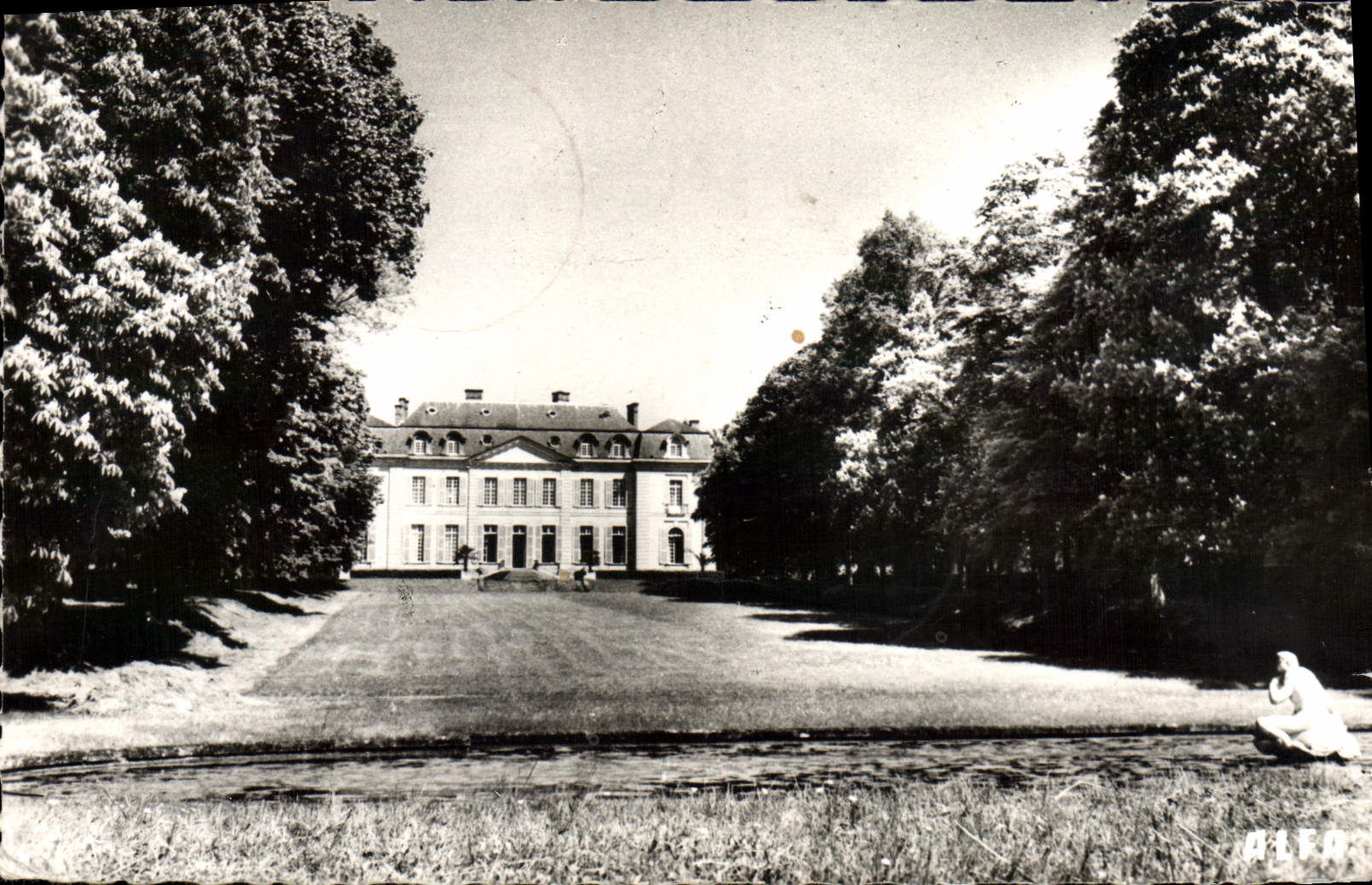 MODERN CARD GIF On Yvette the Castle