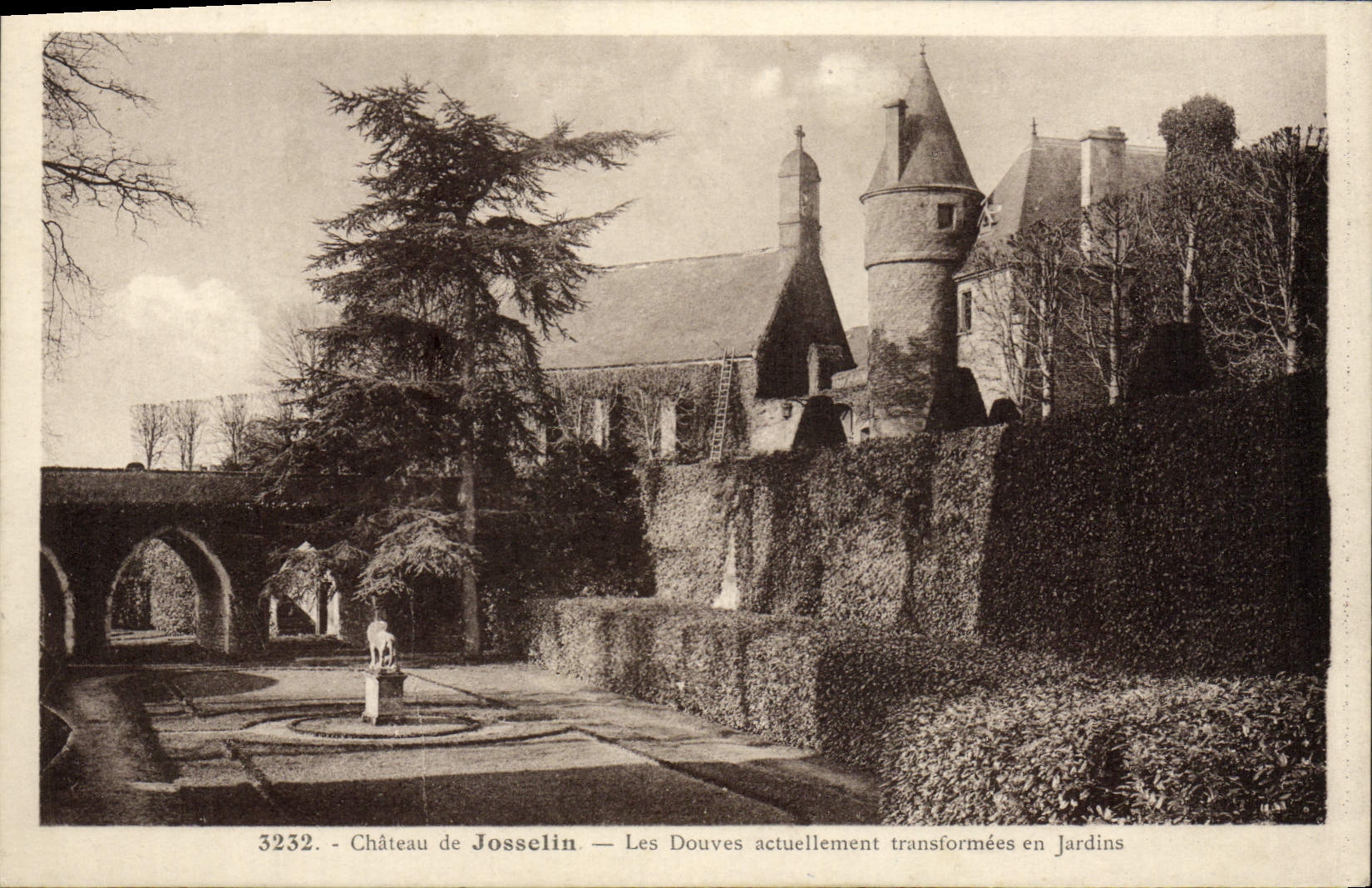 POSTAL Castle De Josselin Ditches de la VENDIMIA transformada actual en jardín