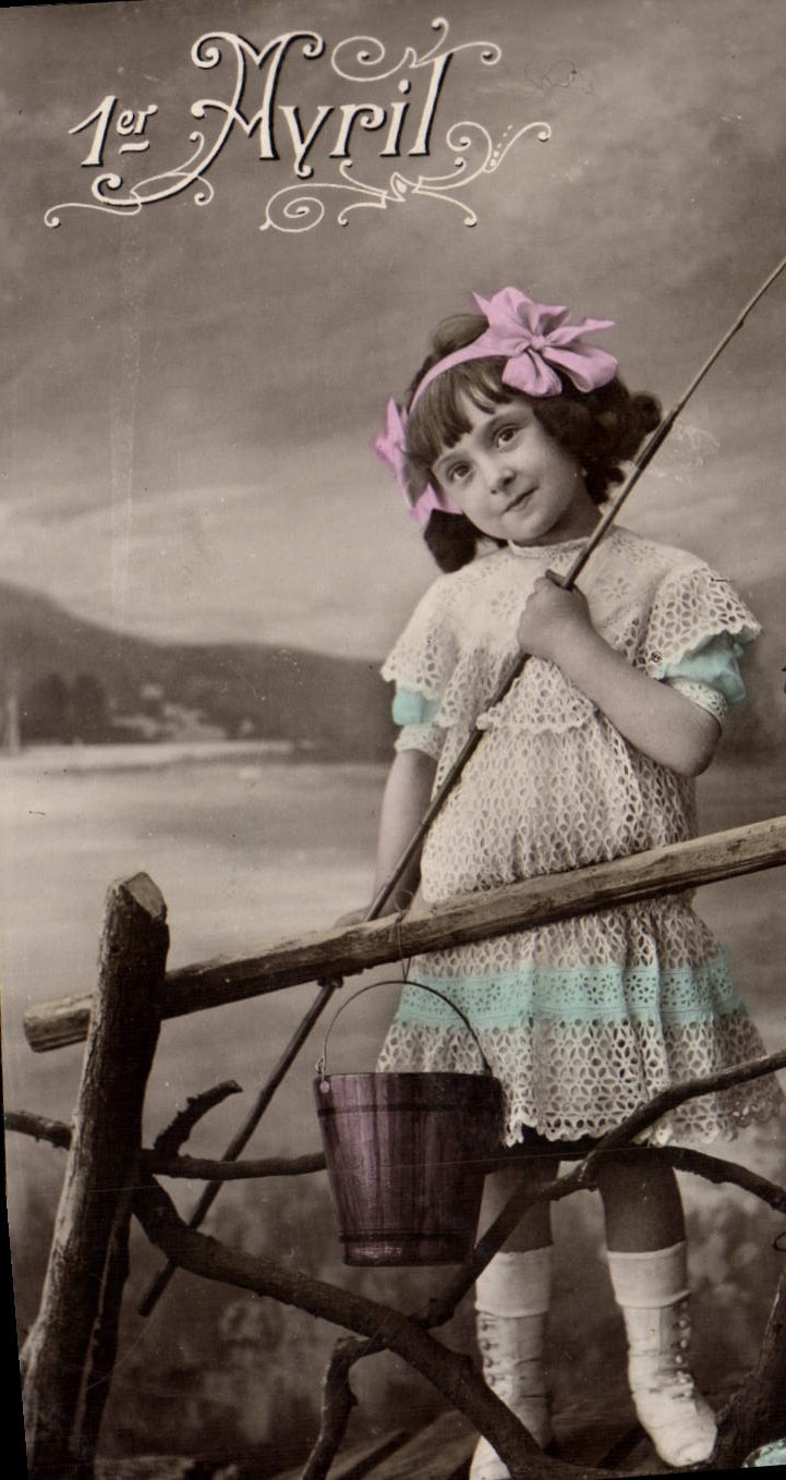 VINTAGE POSTCARD Fantaisie Child April 1st Fishes