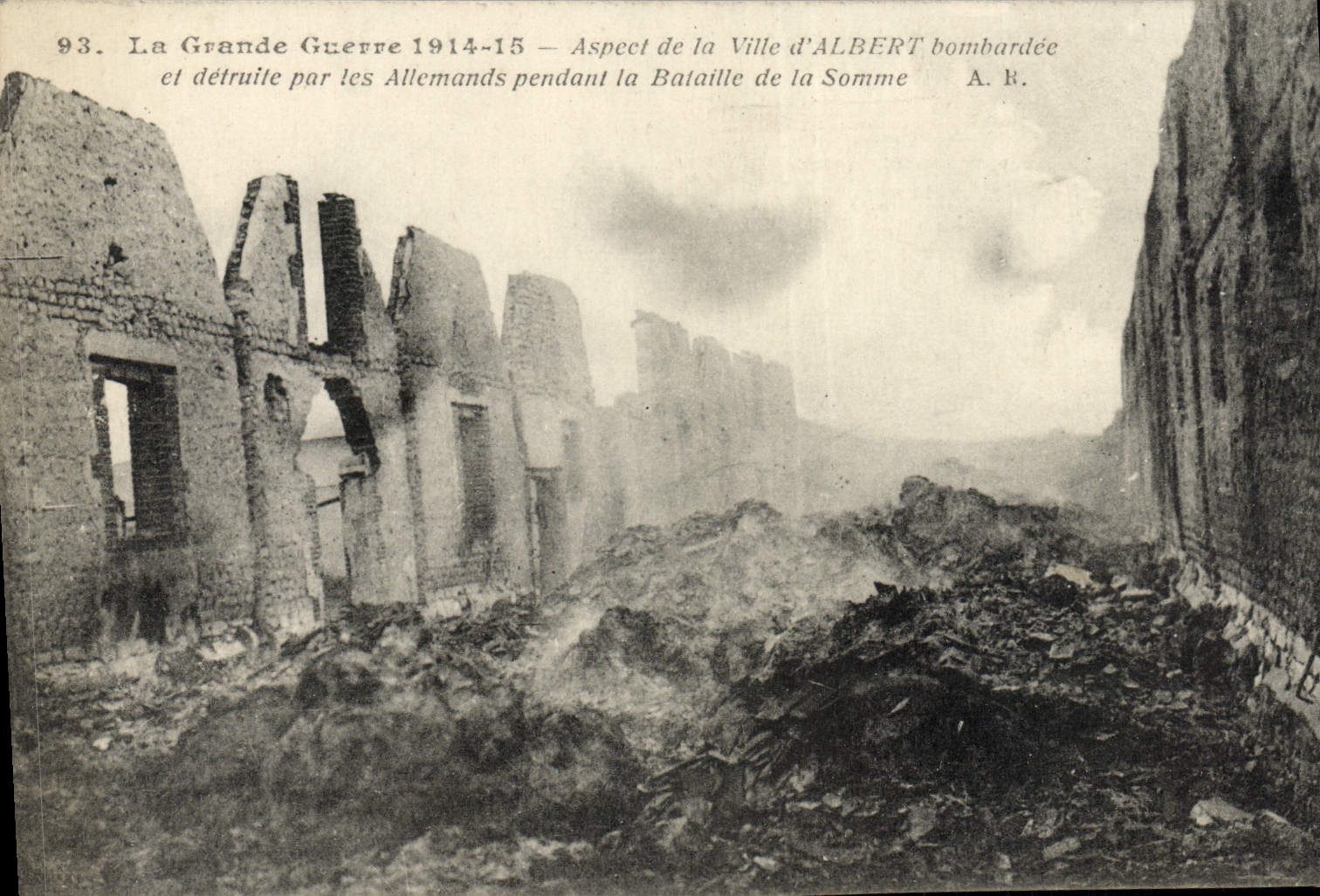 VINTAGE POSTCARD the Great War Aspect of the town of Albert bombardee Militaria