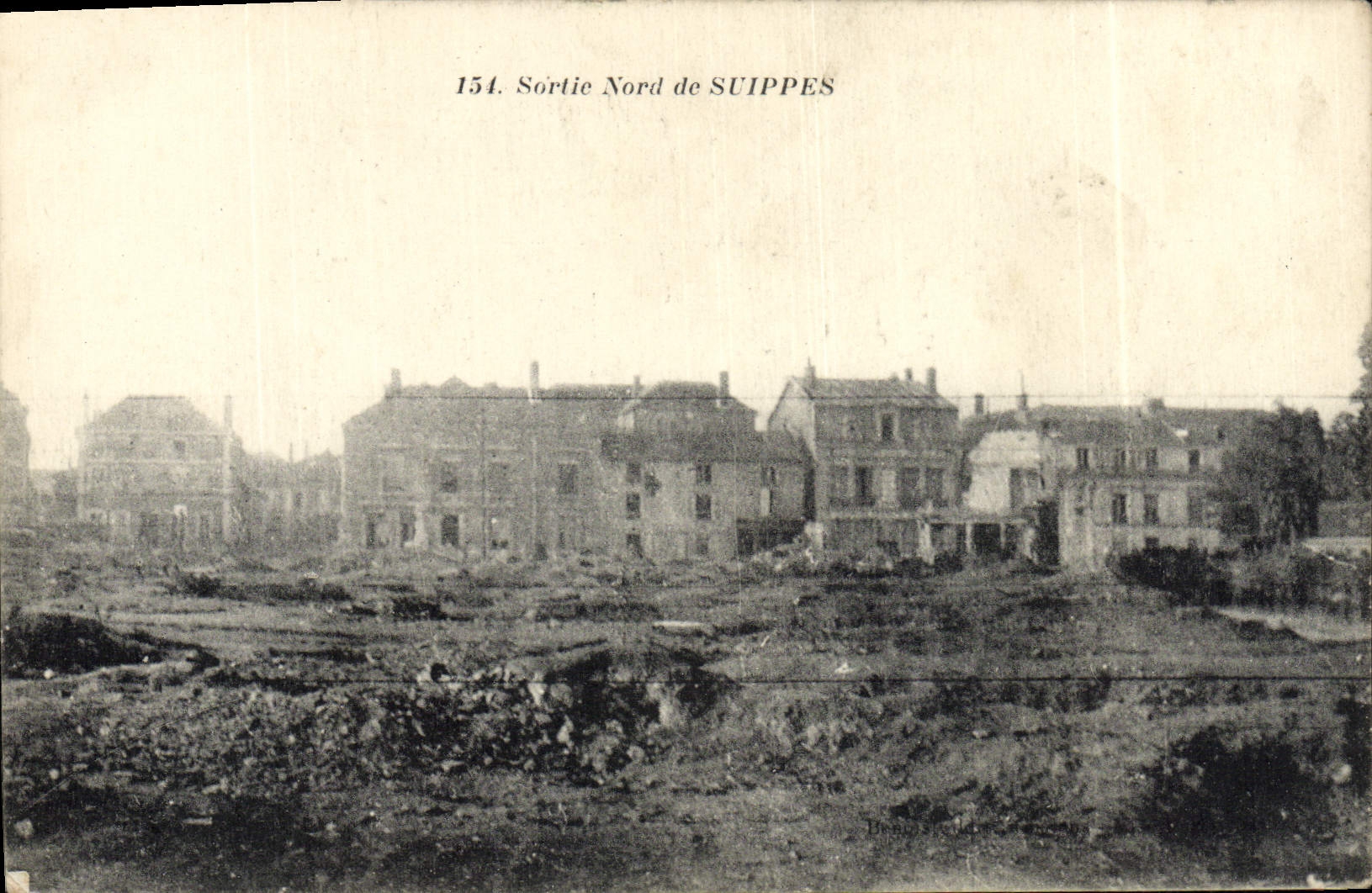 CPA Sortie Nord De Suippes Militaria