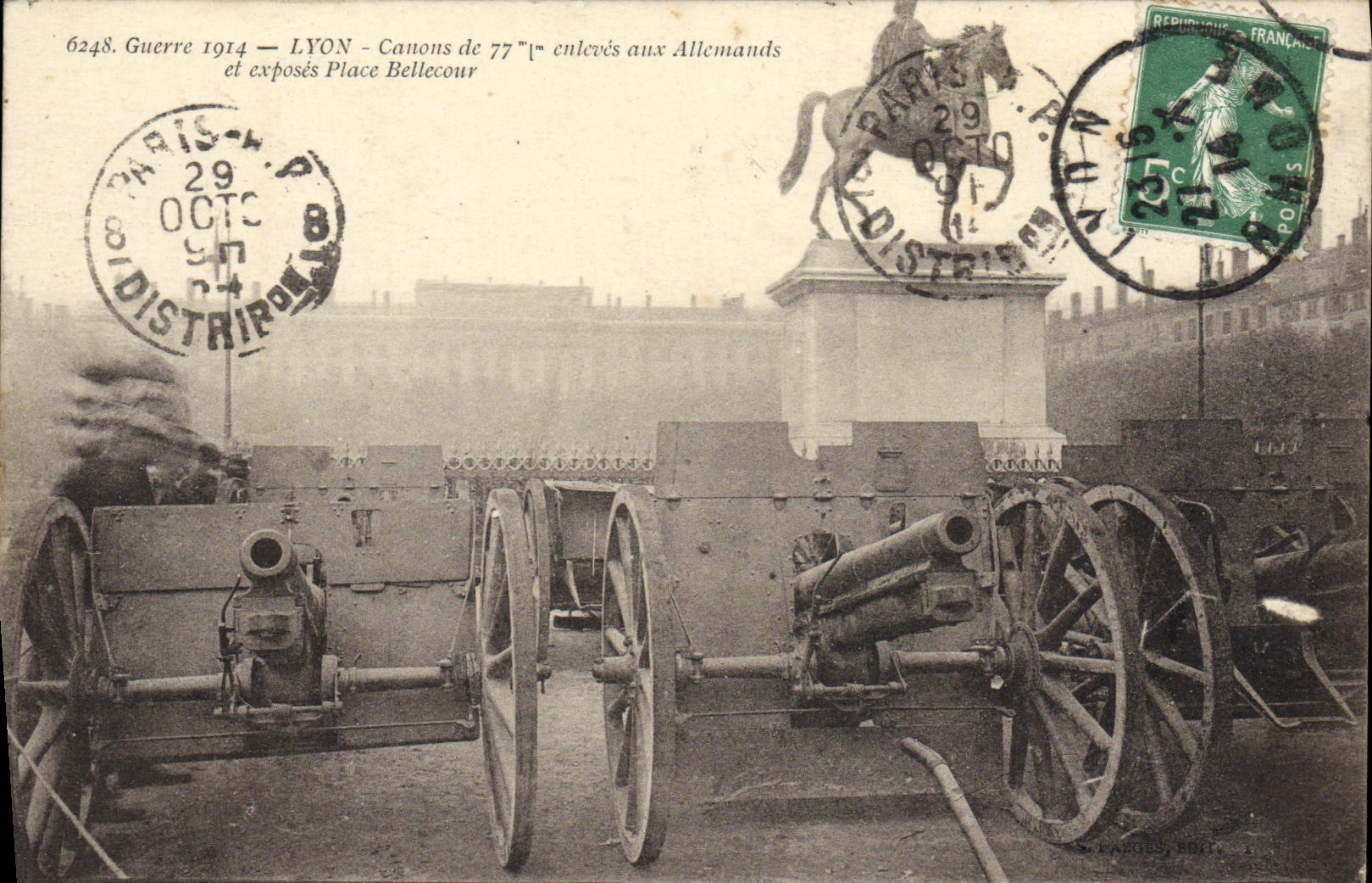 Los canones de Lyon de la POSTAL de la VENDIMIA de 77m m quitan con los alemanes y exponen el lugar Bellecour Militaria
