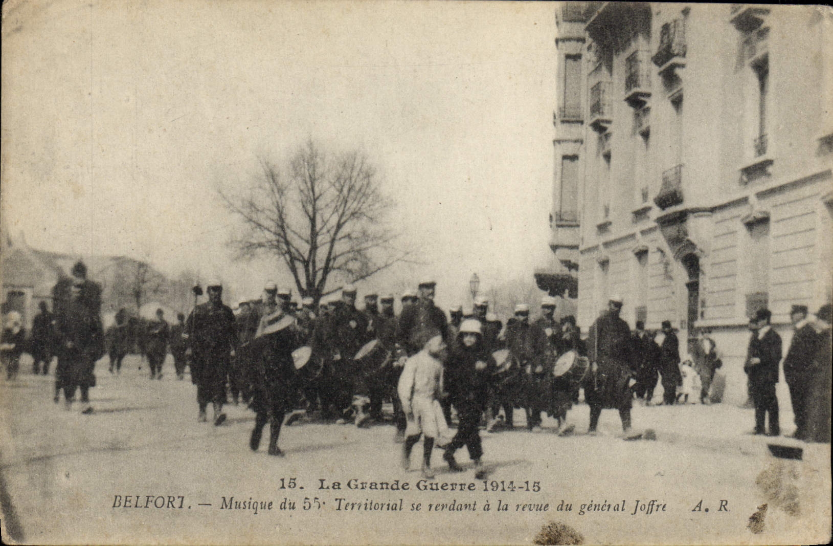 CPA Belfort Musique du 55eme Territoral se rendant a la revue du general Joffre Militaria