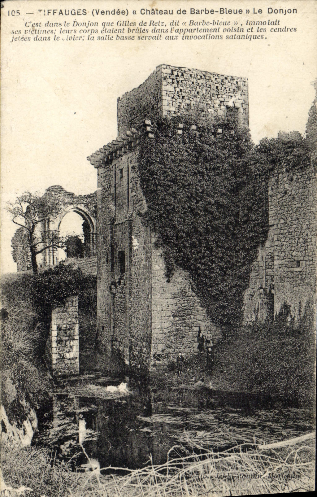 CPA Tiffauges Chateau de Barbe Bleue Le donjon