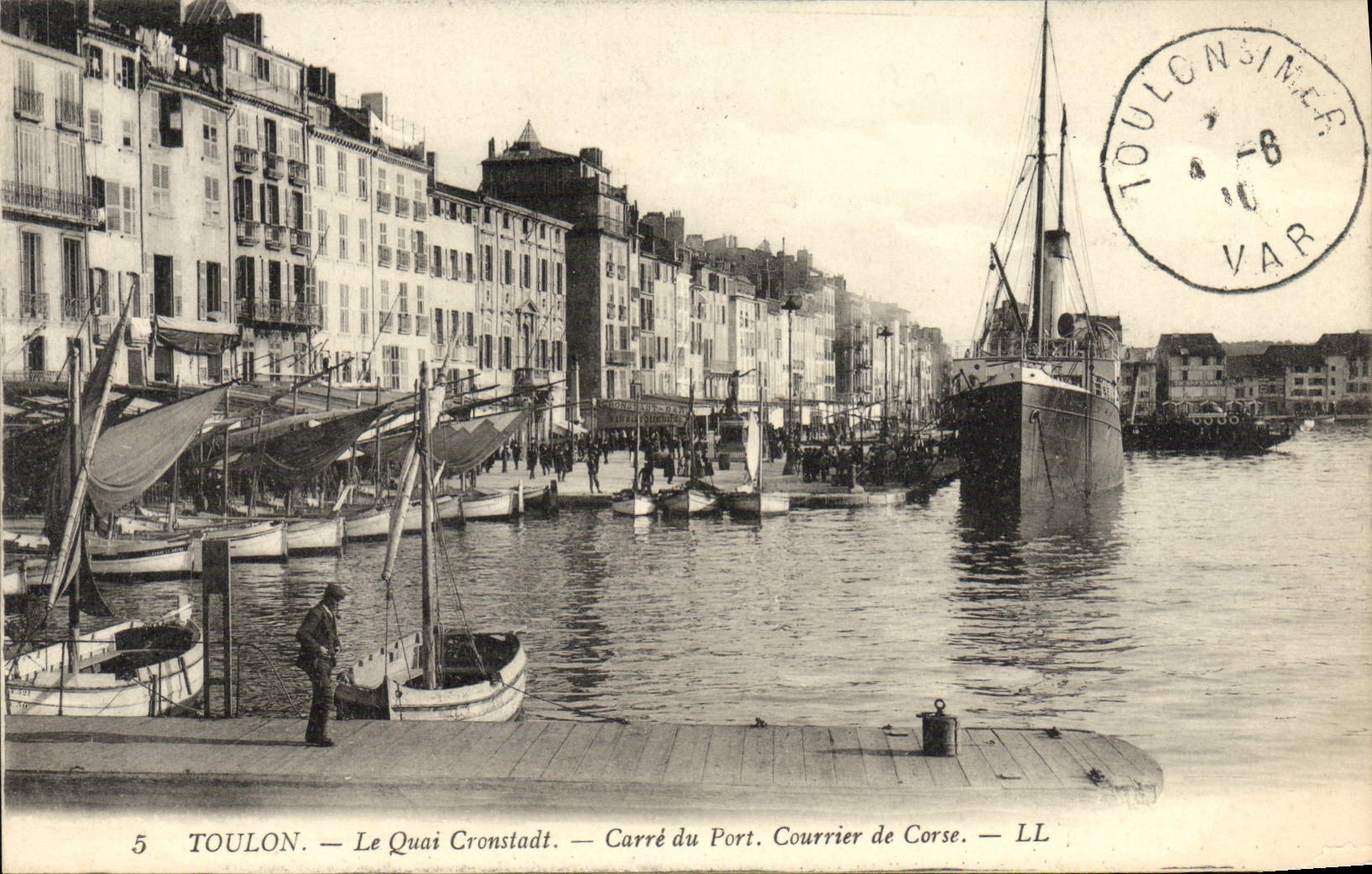 CPA Toulon Le quai Cronstadt Carre du port Courrier de Corse Bateau 