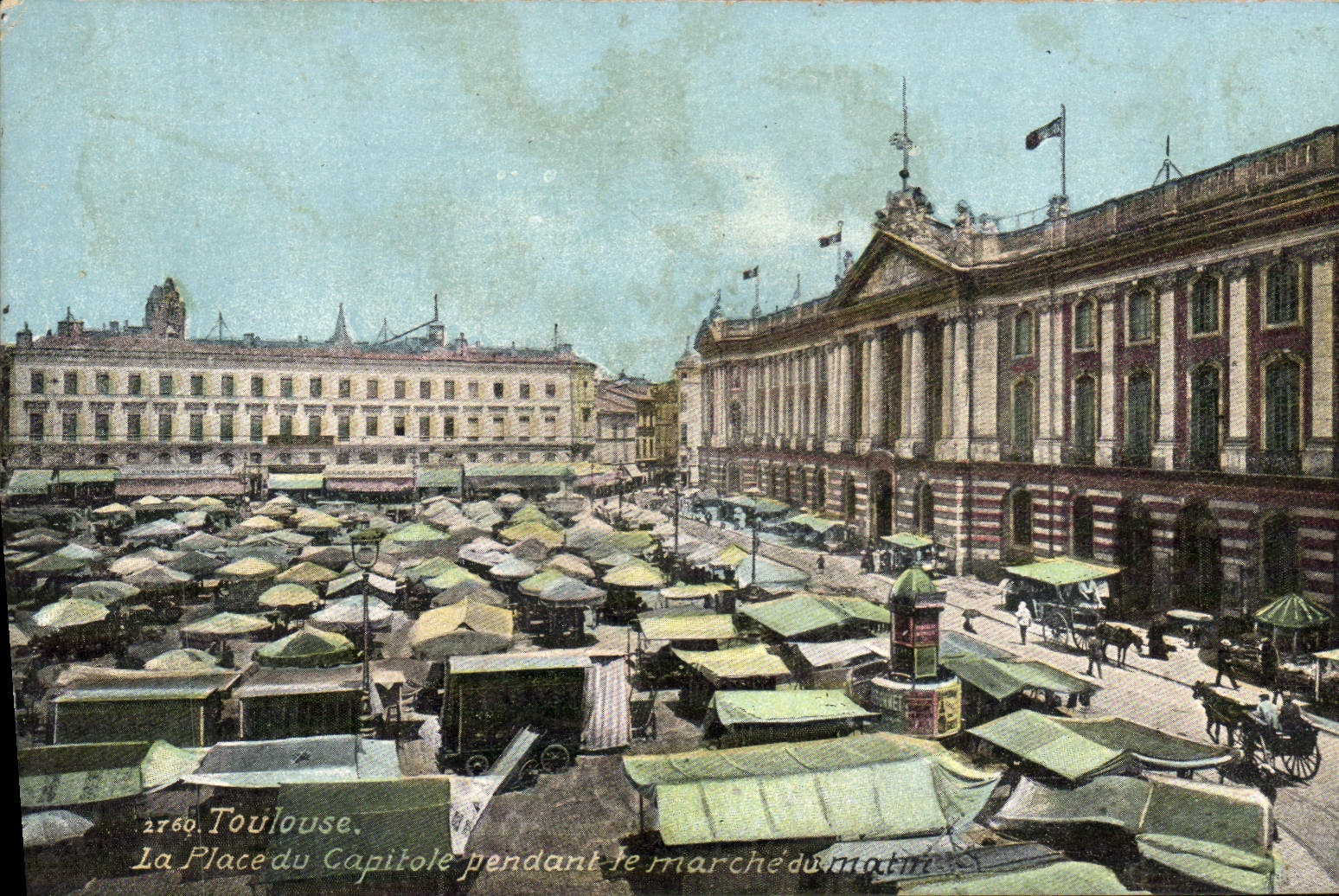 CPA Toulouse La place du Capitole pendant le marche au matin