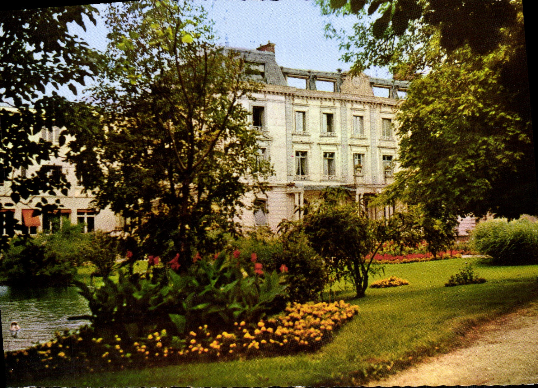 CPM Valenton Chateau Des Charmilles Le Mille Pattes