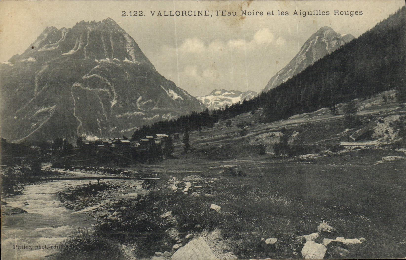 CPA Vallorcine I'Eau Noire Et Les Aiguilles Rouges