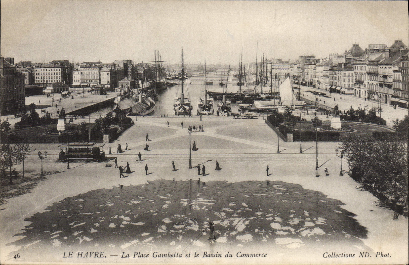 CPA Le Havre La Place Gambetta Et Le Bassin Du Commerce Bateaux