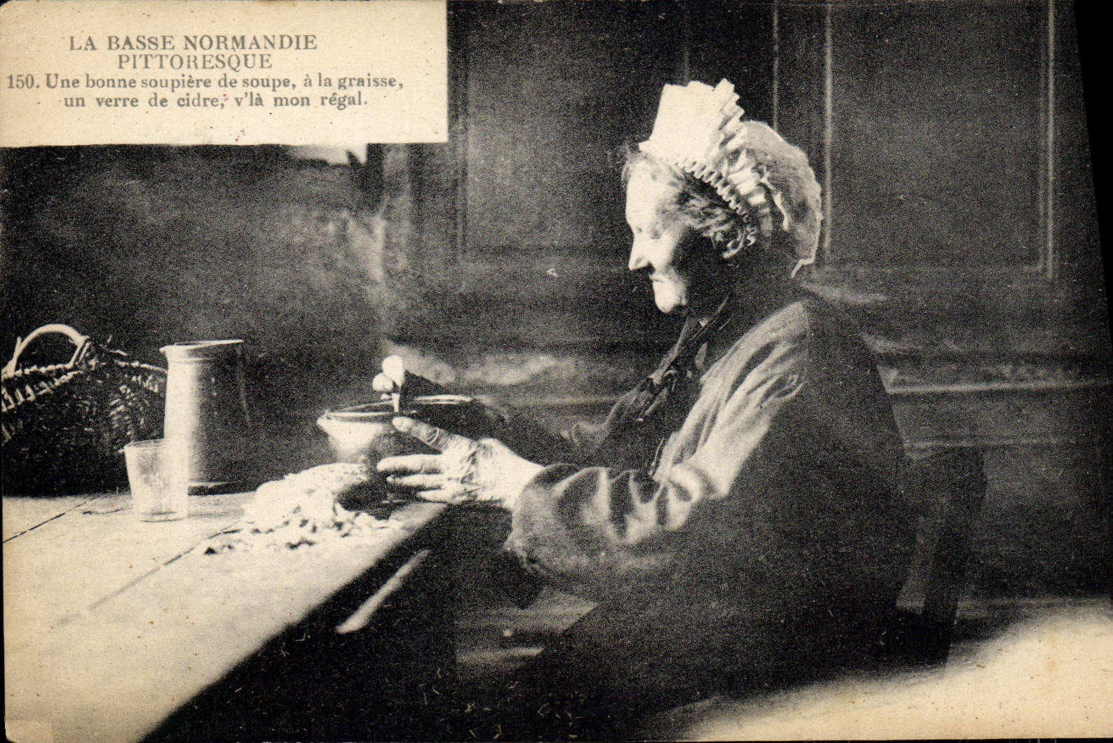 CPA Normandie Une bonne soupiere 