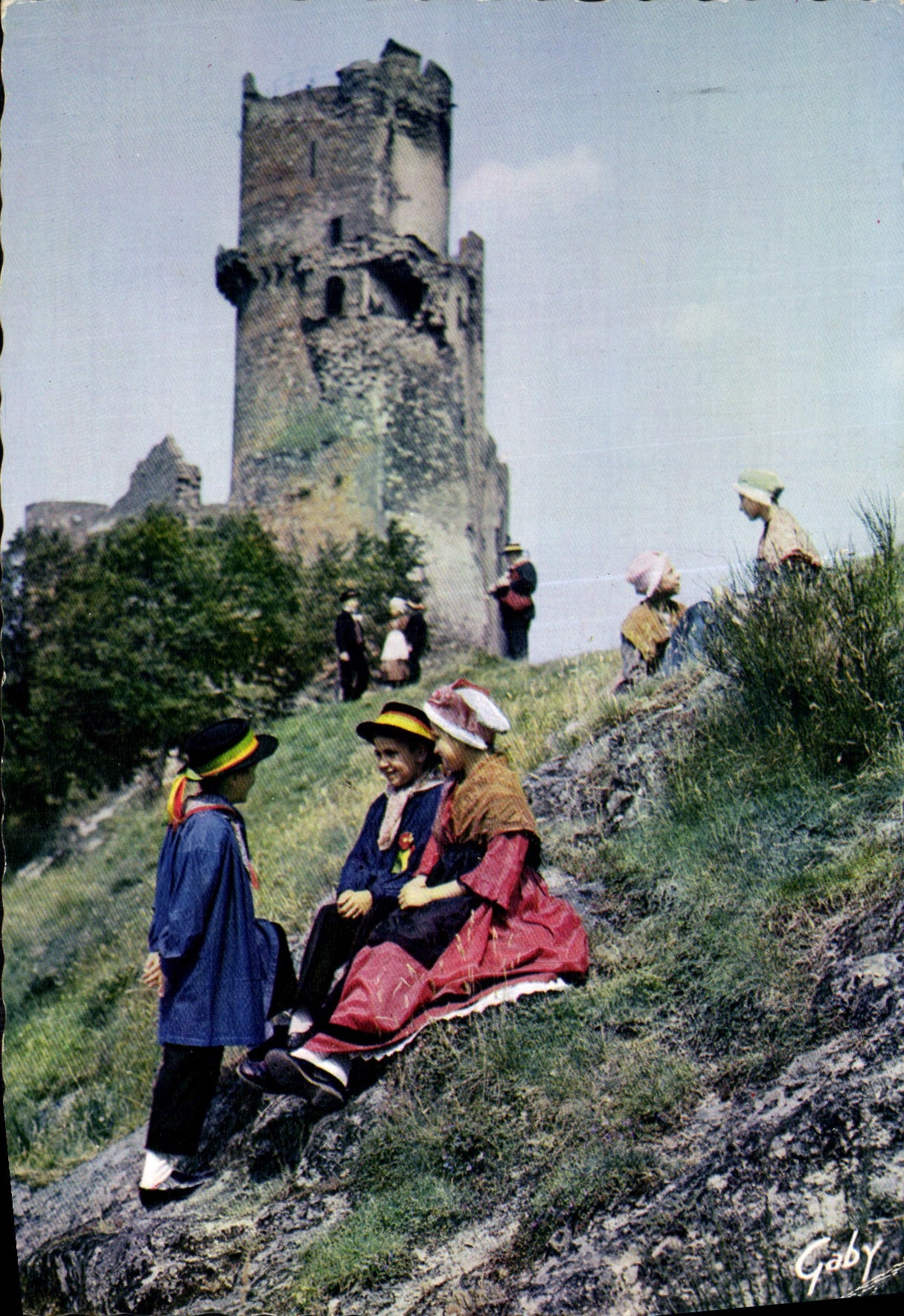 CPM L'Auvergne Bourree De Saint Flour Clermont Ferrand