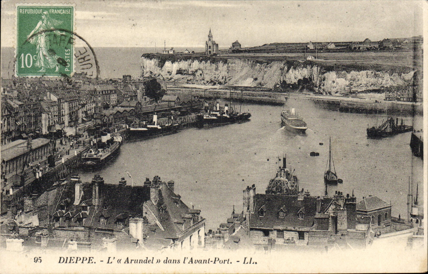 CPA Dieppe Arundel Dans I'Avant Port Bateau