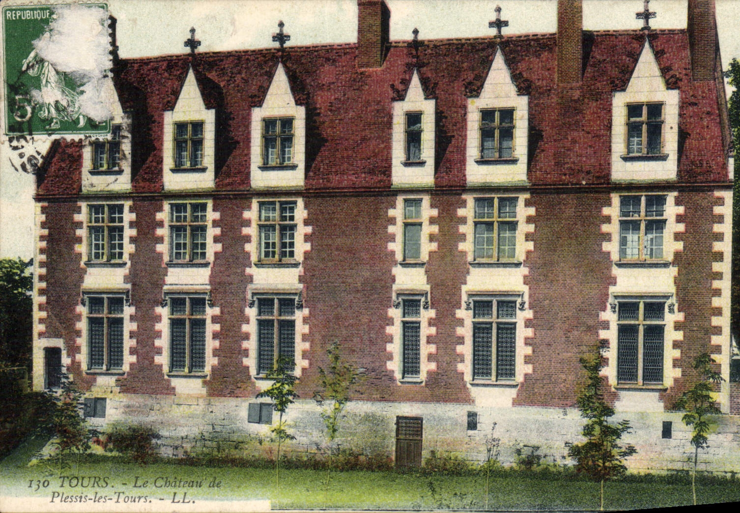 CPA Tours Le Chateau De Plessis Les Tours 