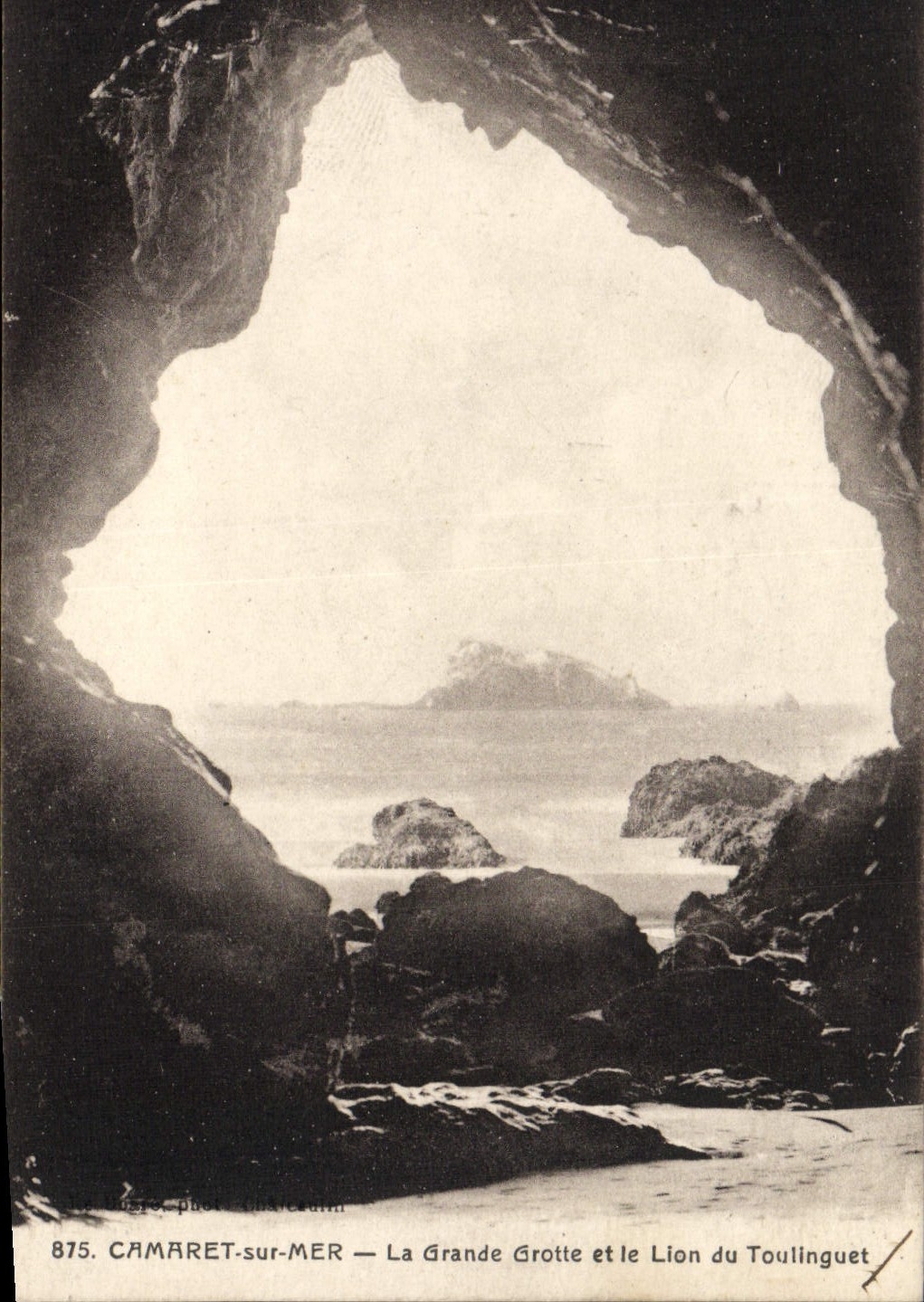 CPA Camaret Sur Mer La Grande Grotte Et Le Lion Du Toulinguet