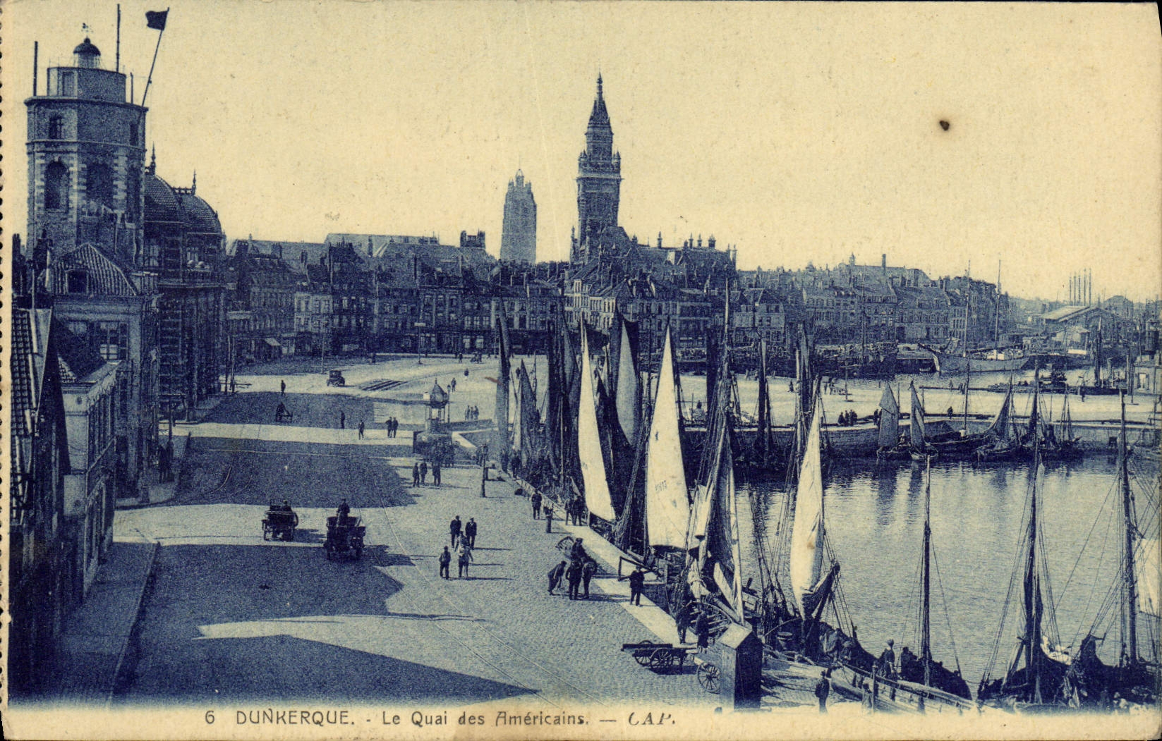 CPA Dunkerque Le Quai Des Americains Bateaux