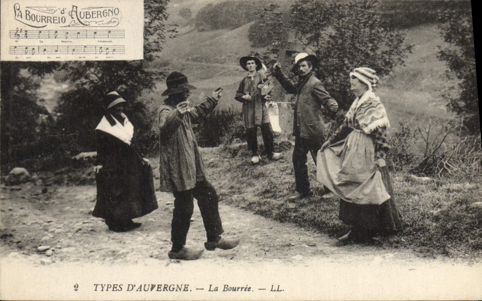 CPA Types D'Auvergne La Bourree Folklore