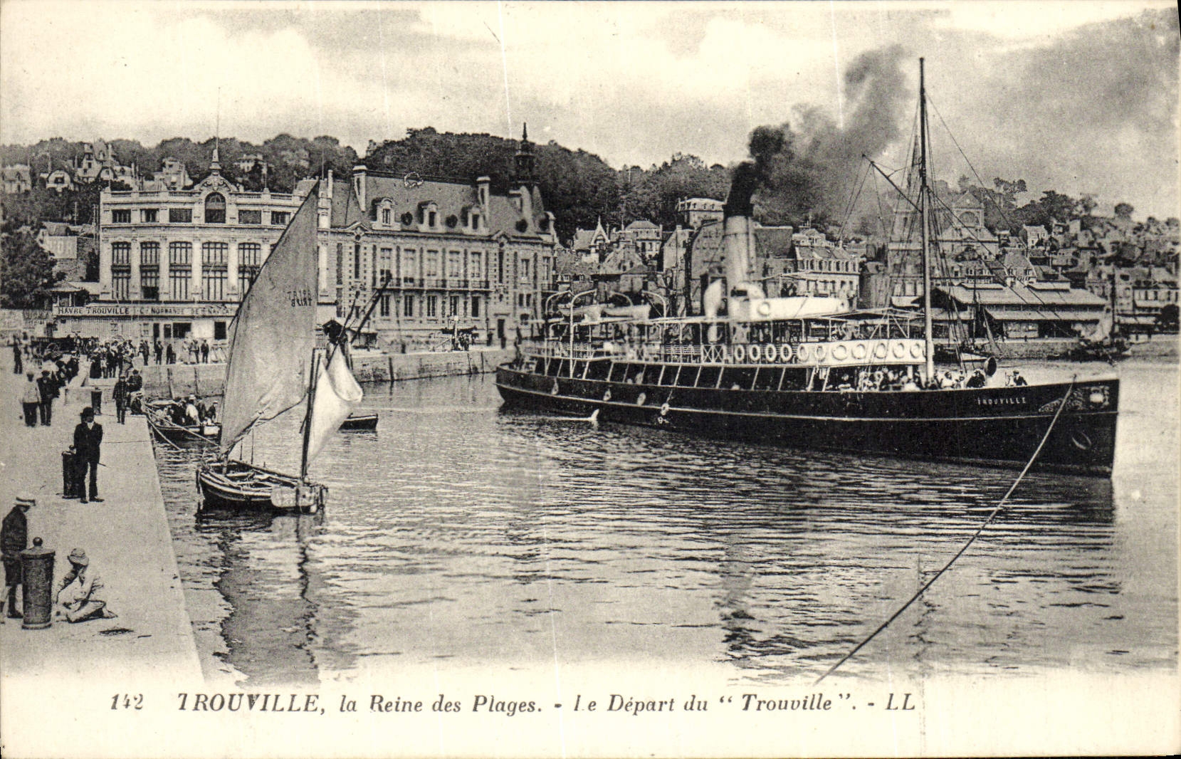 CPA Trouville La Reine des Plages Le depart du Trouville Bateaun