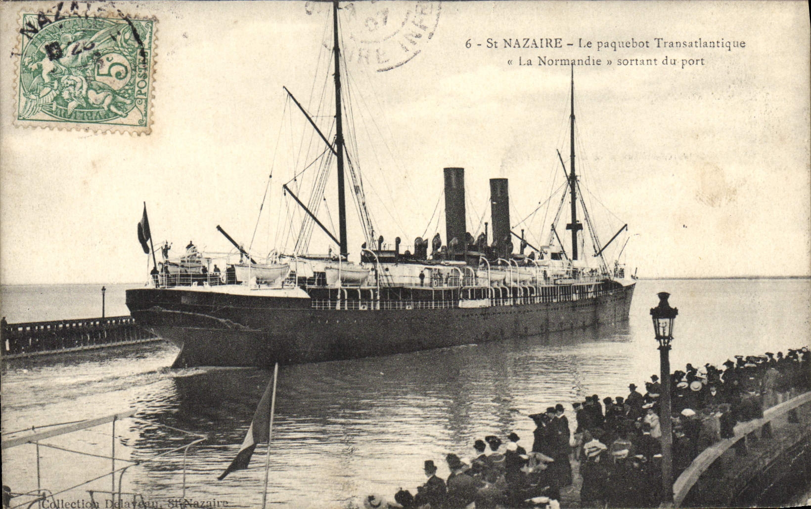 CPA St Nazaire Le Paquebot Transtlantique La Normandie entrant au port Bateau 