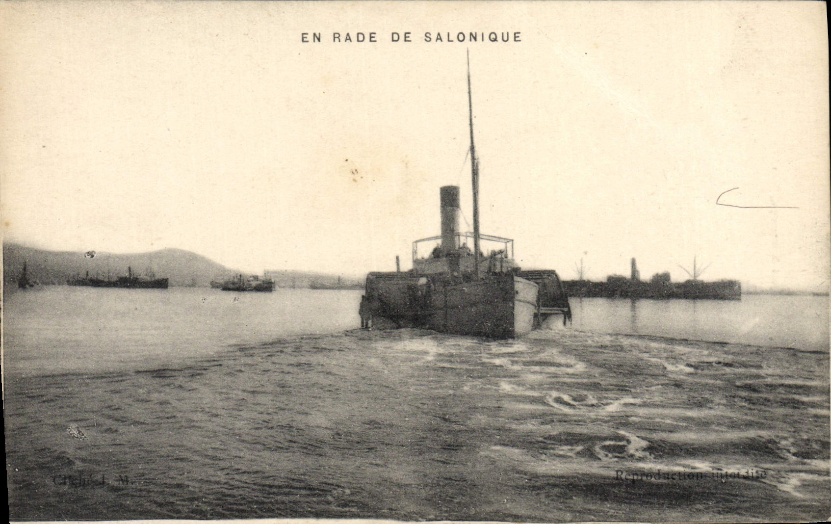 CPA En Rade De Salonique Grece Bateau