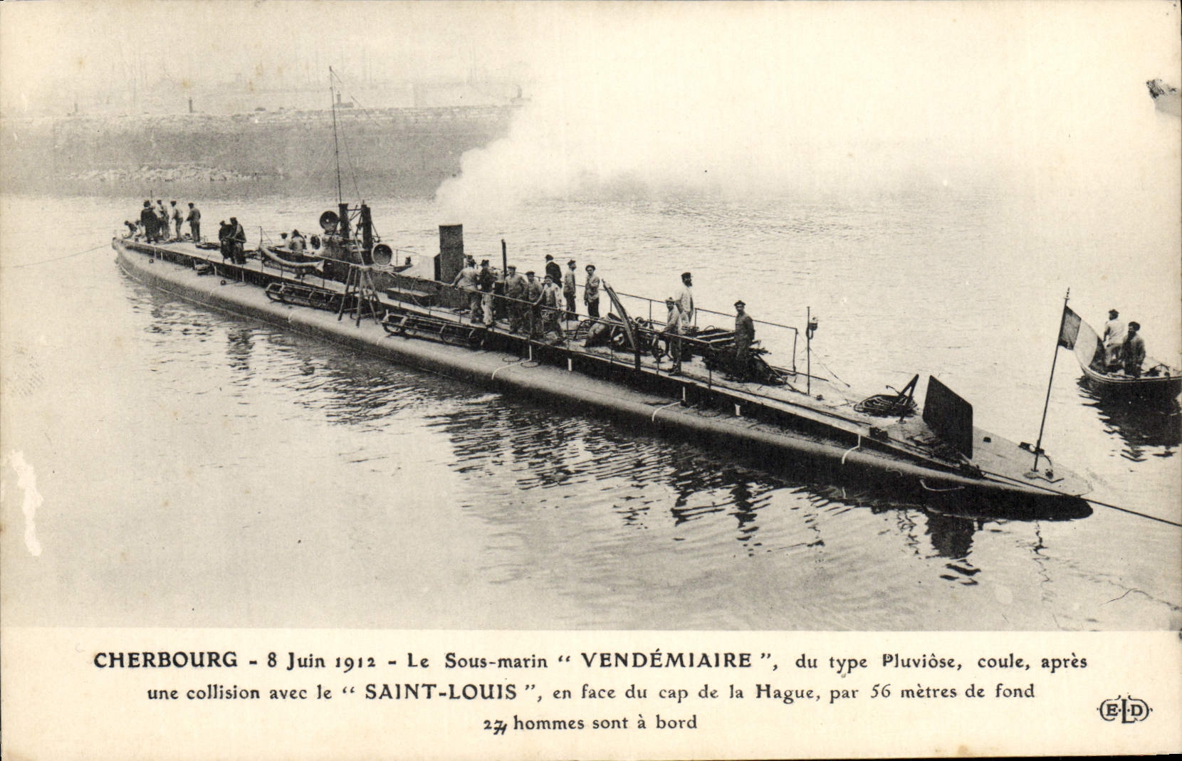 CPA Cherbourg 8 Juin 1912 Le Sous Marin Vendemiaire du type Pluviose Bateau 
