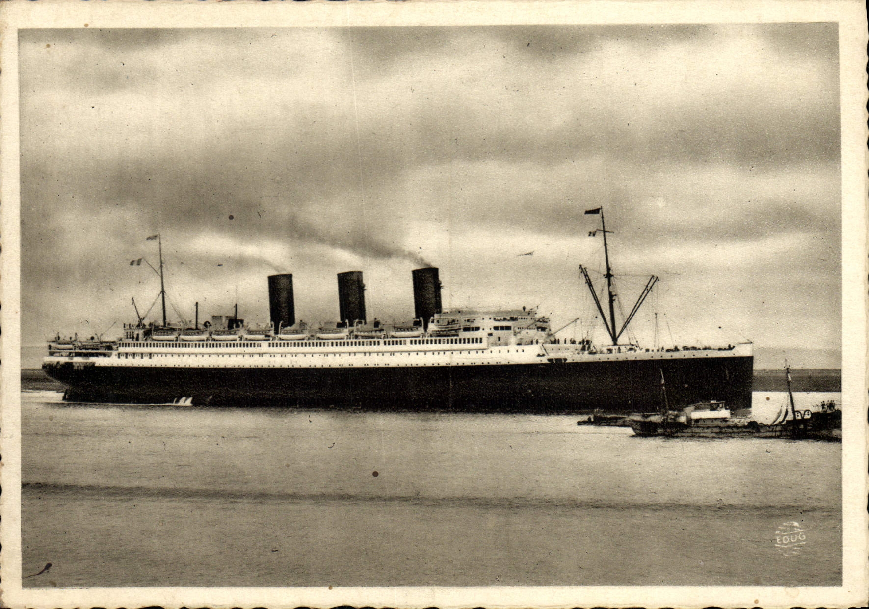 CPM Le Normandie Le Paris Bateau