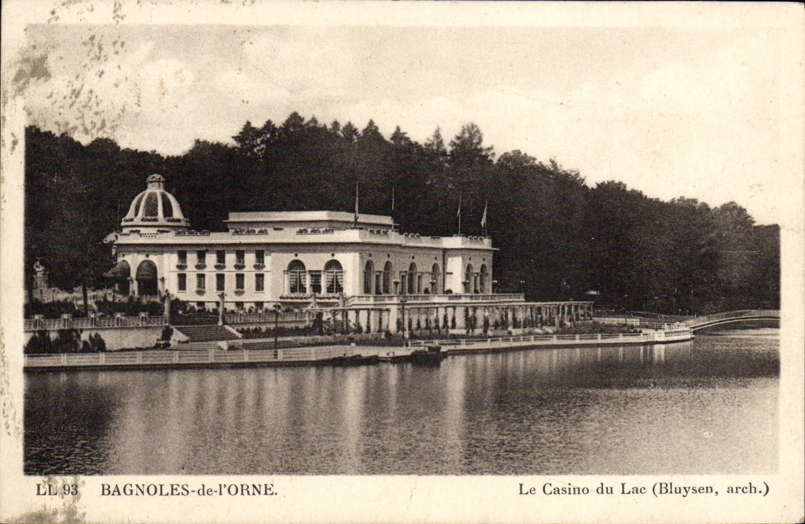 CPA Bagnoles De L'Orne Le Casino du Lac