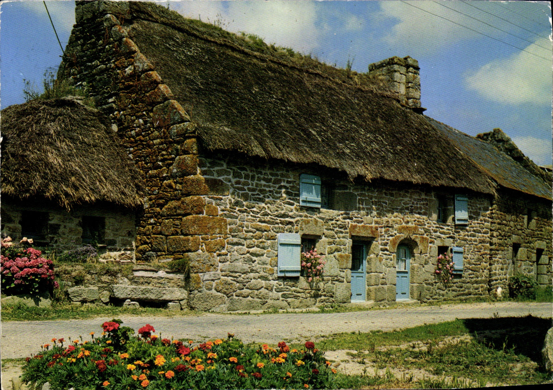 CPM Vieille chaumiere typique 