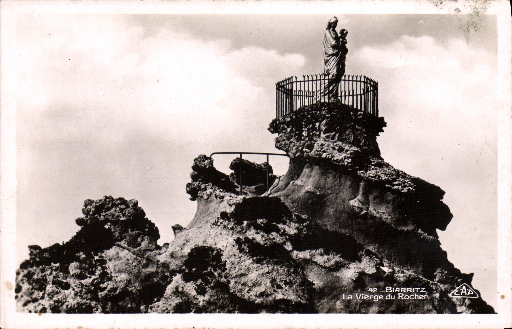 CPM Biarritz La vierge du rocher 