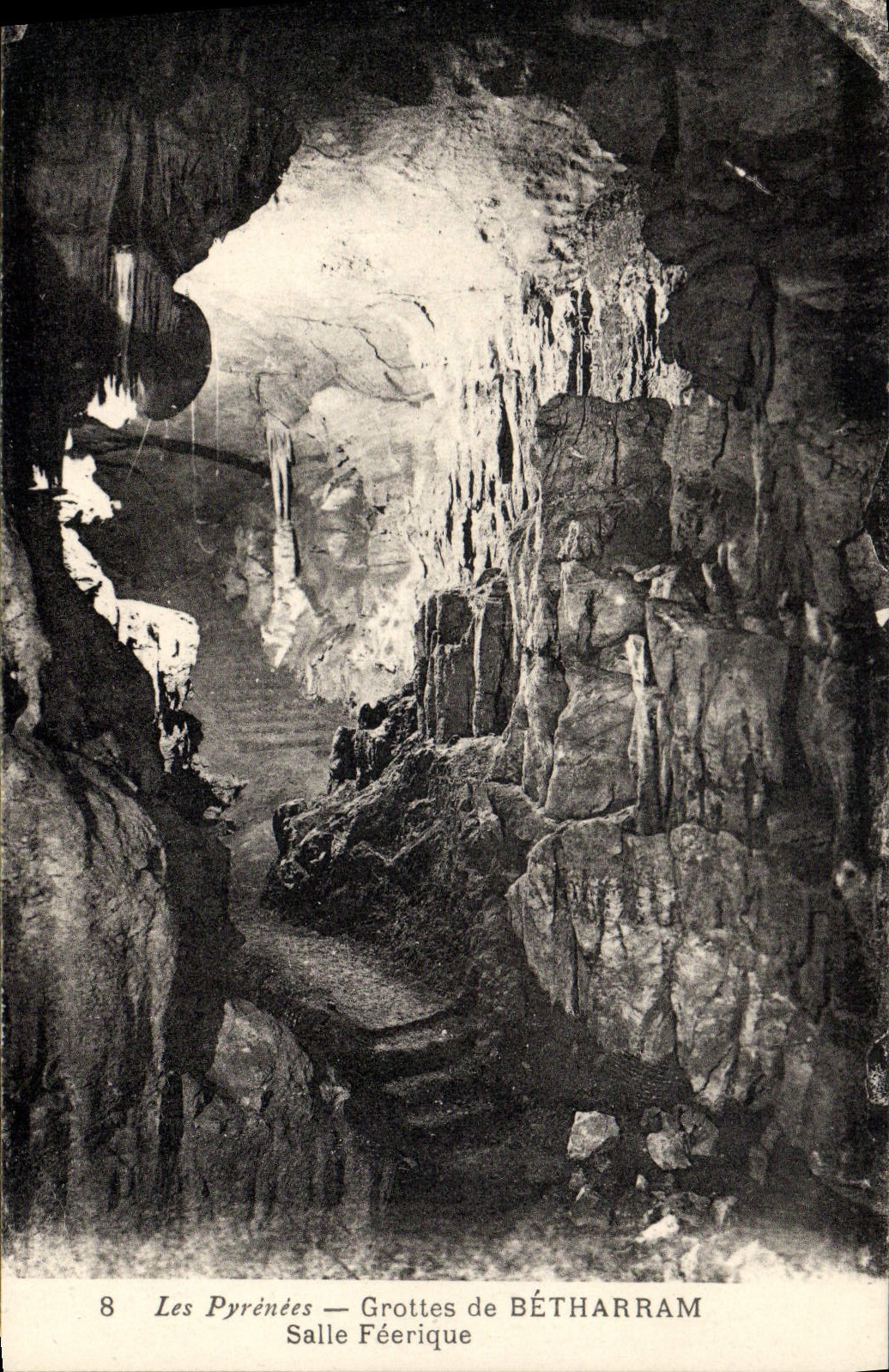CPA Les Pyrenees Grottes de Betharram Salle feerique
