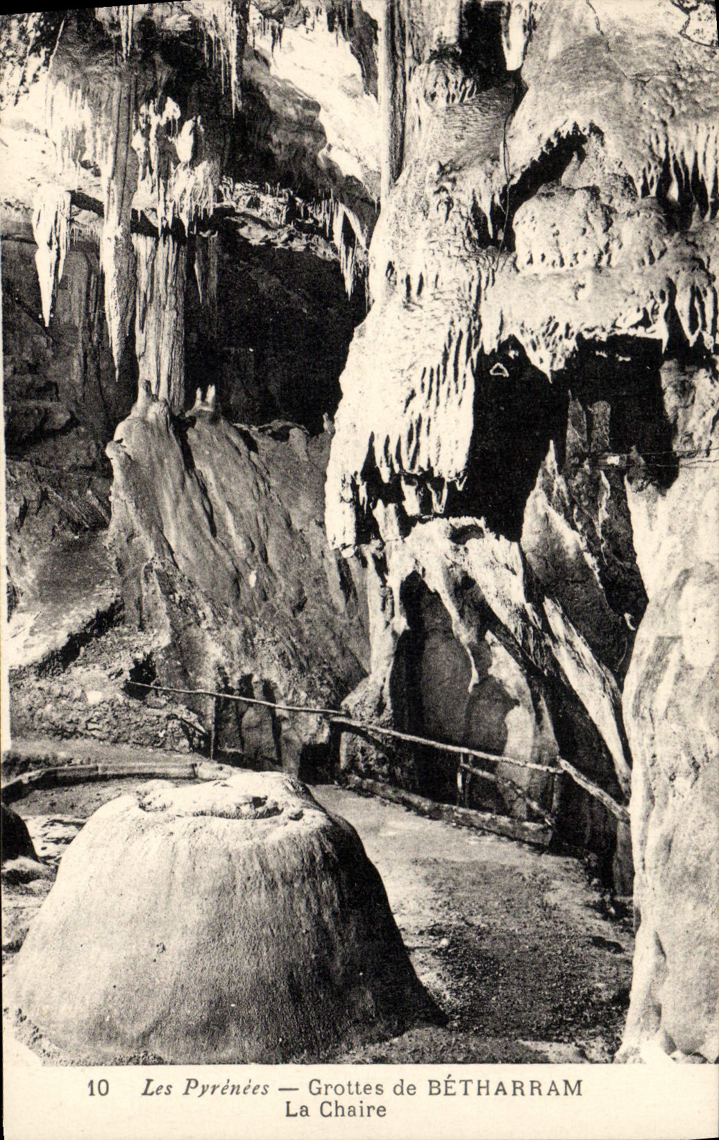 CPA Les Pyrenees Grottes de Betharram la chaire