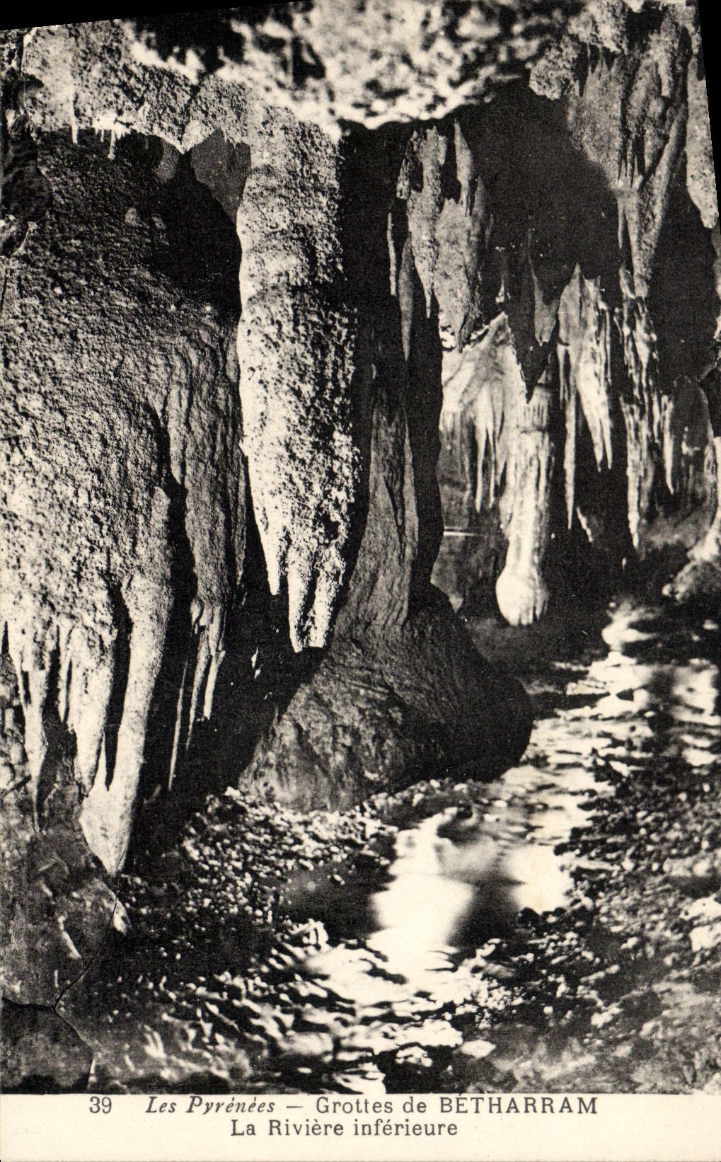 CPA Les Pyrenees Grottes de Betharram La riviere inferieure