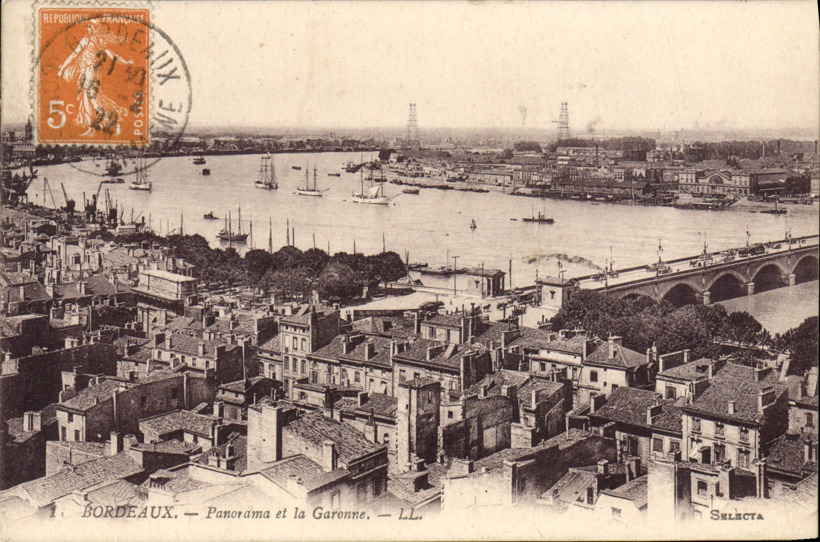CPA Bordeaux Panorama et la Garonne 