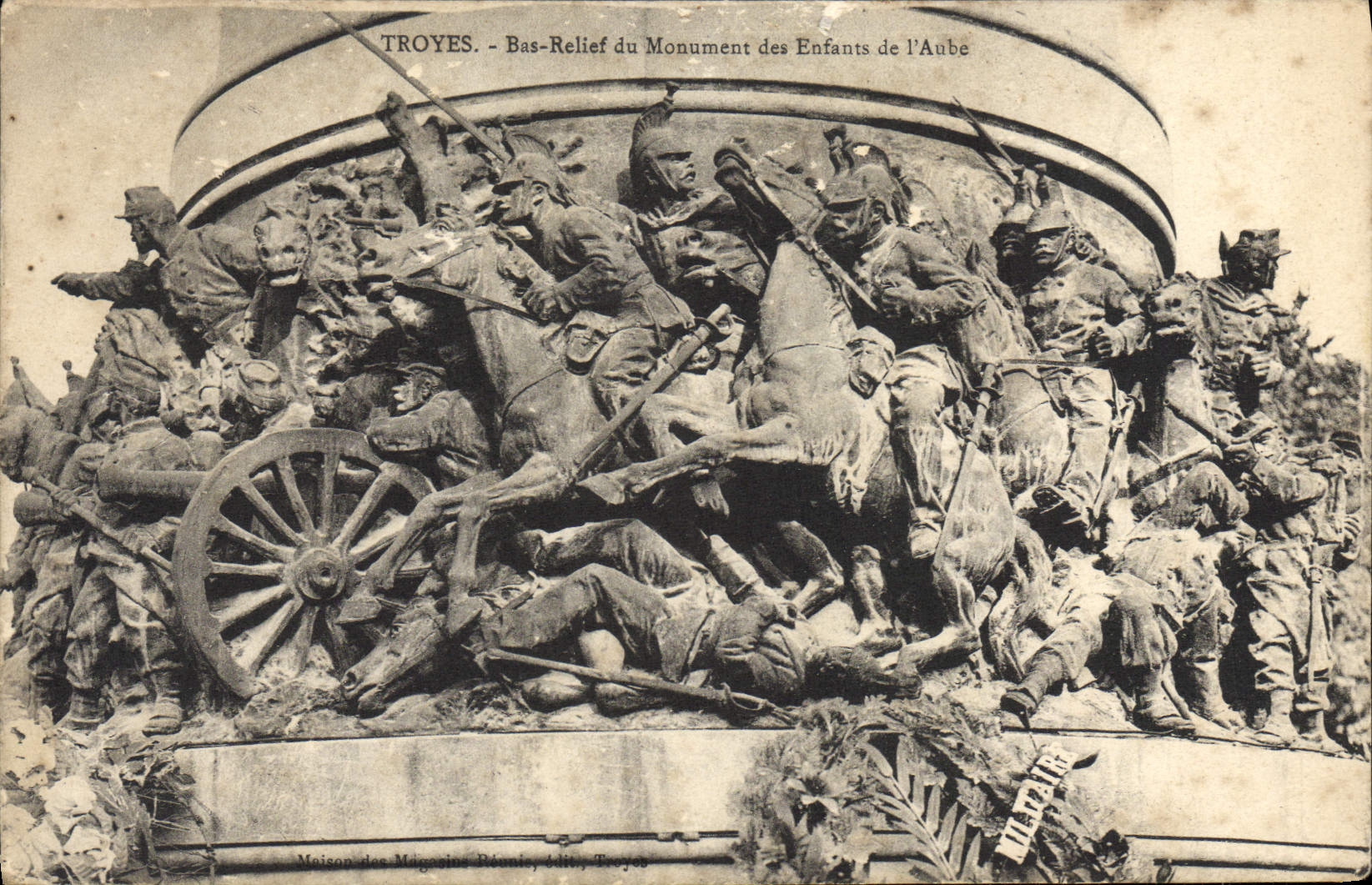 CPA Troyes Bas Relief du Monument des Enfants de L'Aube Militaria 
